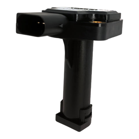 Close-up of the 3-pin connector on the Volvo engine oil level sensor